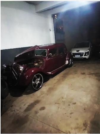 Veículos em atendimento no box da GR Auto Center